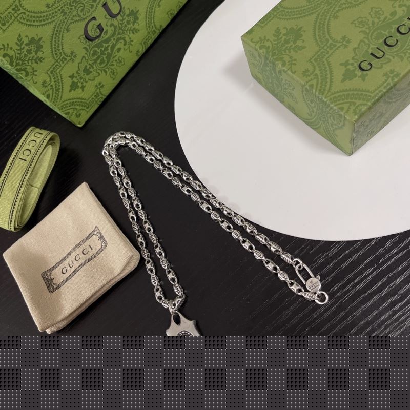 G*u*i necklaces